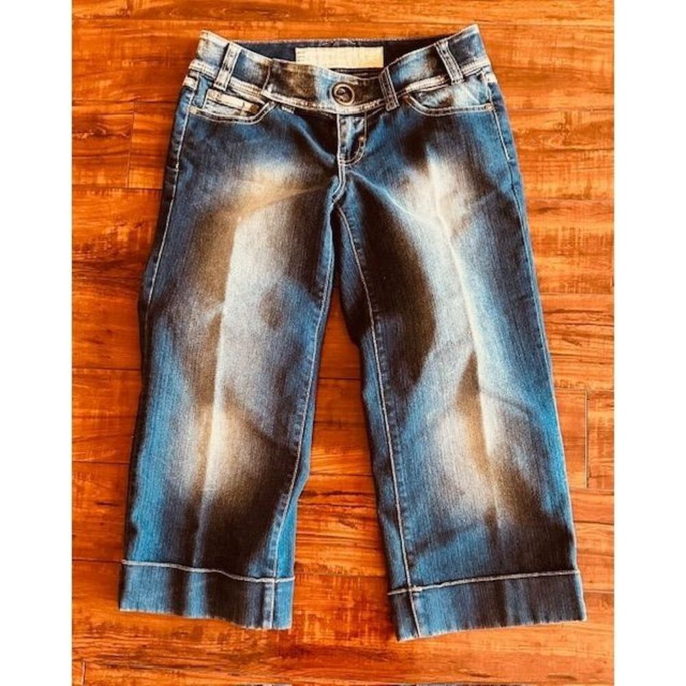 Enyce Y2K Medium Wash Distressed Dual Tone Chic Buckle Closure Capri Denim 7